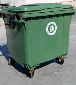 garbage bin with lid and wheel